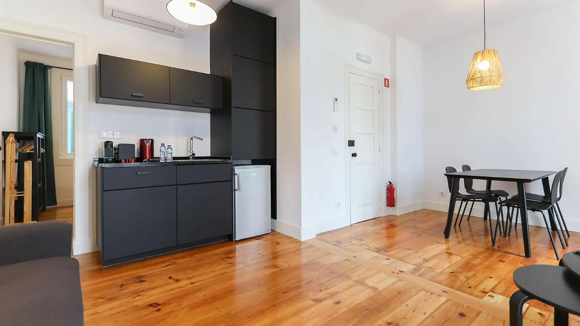 Luxury Olipi Apartments Lisboa 0*,  البرتغال